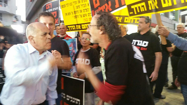 Likud activist and Eilat resident Mazgini confronting protesters (Photo: Meit Ohayon)