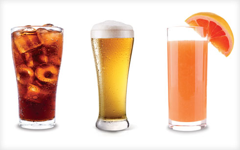 מיץ אשכוליות, אלכוהול וקולה. מה הבעיה? (צילום: shutterstock)