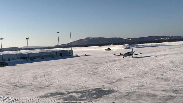 שדה התעופה הצבאי בקנדה. קור נקפיא (צילום: שרון דרור) (צילום: שרון דרור)
