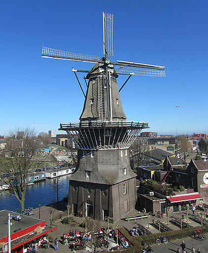 לא חייבים לצאת מהעיר: תחנת הרוח De Gooyer במזרח אמסטרדם (Jvhertum, מתוך ויקיפדיה)