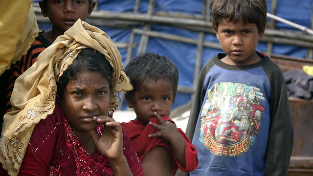 בני רוהינגה במחנה פליטים בבנגלדש (צילום: EPA) (צילום: EPA)