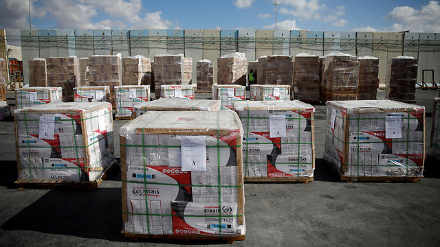 Goods bound for the Gaza Strip at the Kerem Shalom crossing (Photo: Reuters)