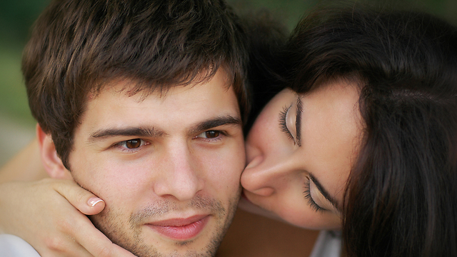 כל זוג קובע את גבולות ההתרחקות והקרבה האישית (צילום: Shutterstock) (צילום: Shutterstock)