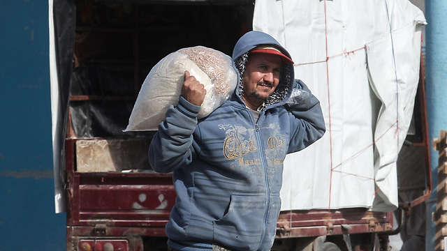 "לקחת מפליטים פגיעים אוכל וחינוך - זה מהלך שלא יוביל לשלום כולל" (צילום: AFP) (צילום: AFP)