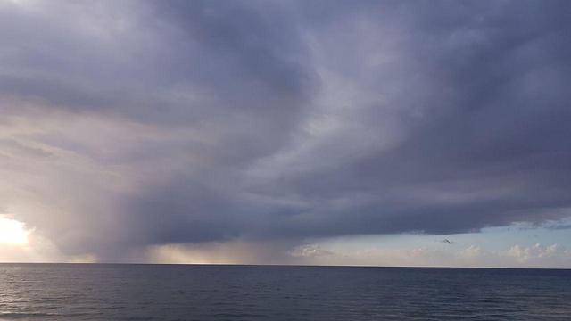 סערה מול חוף נהריה (צילום: גיא גיבלי, מרין טק) (צילום: גיא גיבלי, מרין טק)