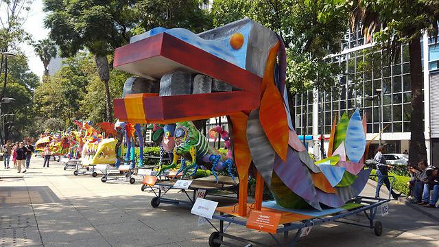 פסל צבעוני במקסיקו סיטי (צילום: סער יעקובוביץ) (צילום: סער יעקובוביץ)