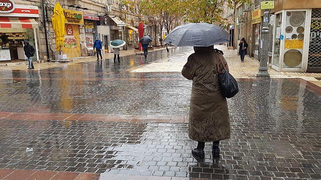 Дождь  в Иерусалиме. Фото: Эли Мендельблюм