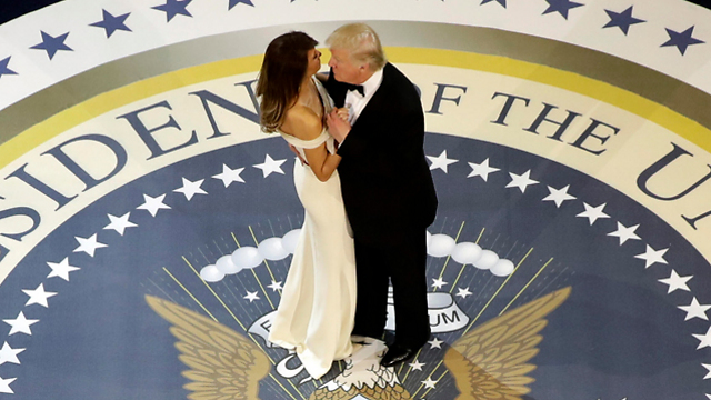 Дональд и Мелания Трамп на балу в честь инаугурации. Фото: АР