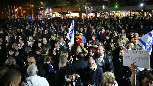 Ashdod residents protest Supermarkets Law, Saturday evening