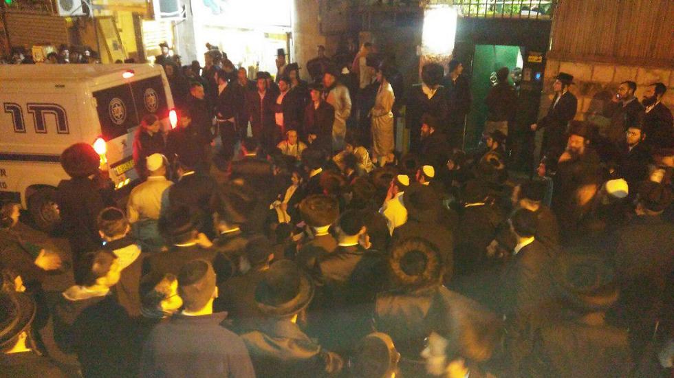 Haredi protestors at the entrance to the guesthouse where the body was found  (Photo: 'Protest of the Radical Haredim')