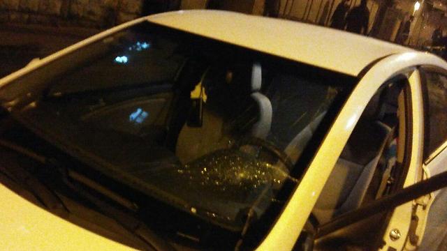 Police car damaged  (Photo: 'Protest of the Radical Haredim')