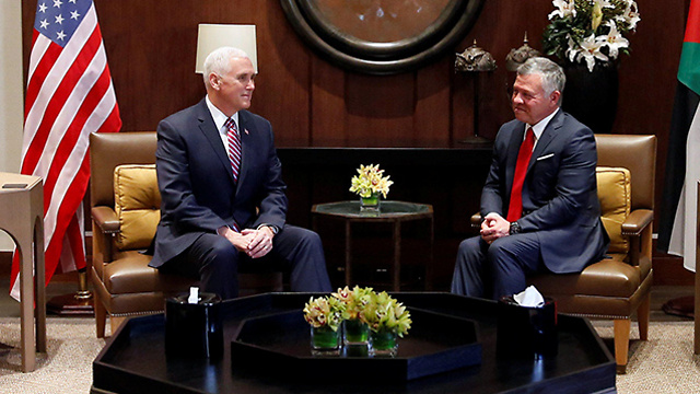 VP Mike Pence and King Abullah (Photo: Reuters)