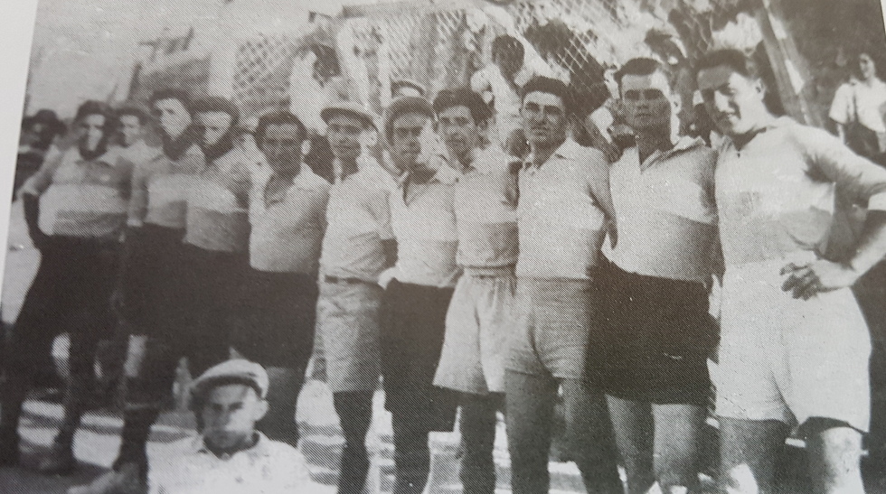 מכבי כפר סבא ב-1934 (צילום: מתוך "מגרש ביתי") (צילום: מתוך 