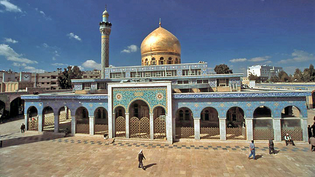 החגים והטקסים השיעיים לא מוגבלים רק לאזור זה בבירה הסורית. מסגד א-סיידה זיינב  ()