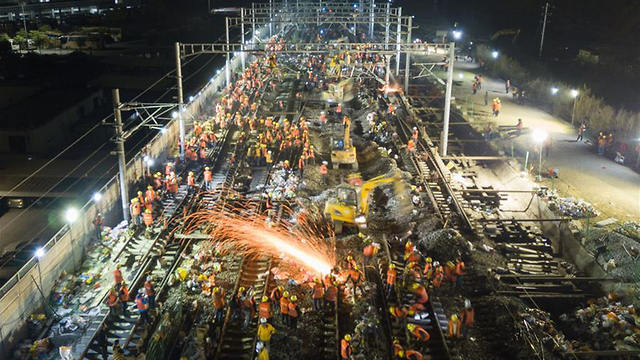 עבודות ההקמה של המסילה החדשה (צילום: סוכנות הידיעות "שינהואה") (צילום: סוכנות הידיעות 