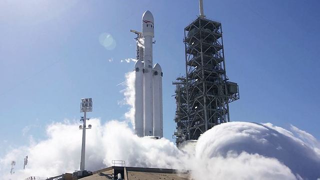 Испытания ракеты Falcon 9 нового поколения. Фото: AP