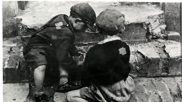 Jewish children in the Lodz Ghetto during World War II (Photo: EPA)