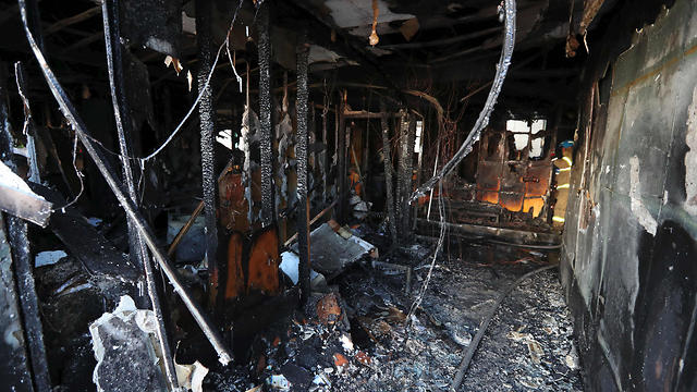 בית החולים השרוף. האש פרצה בחדר המיון והתפשטה (צילום: AFP) (צילום: AFP)
