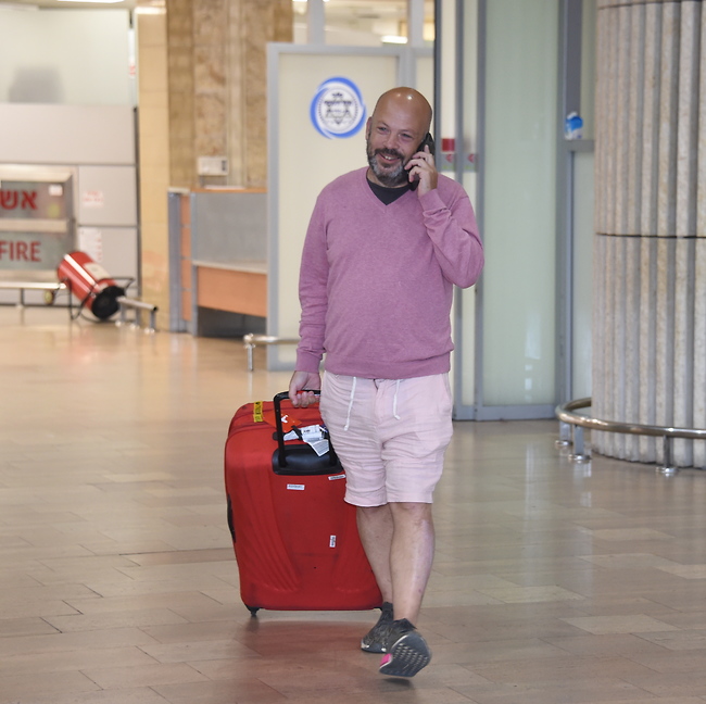 שמח וטוב לבב. יונתן רושפלד חוזר מחייך לישראל (צילום: יאיר שגיא) שמח וטוב לבב. יונתן רושפלד חוזר מחייך לישראל (צילום: יאיר שגיא)