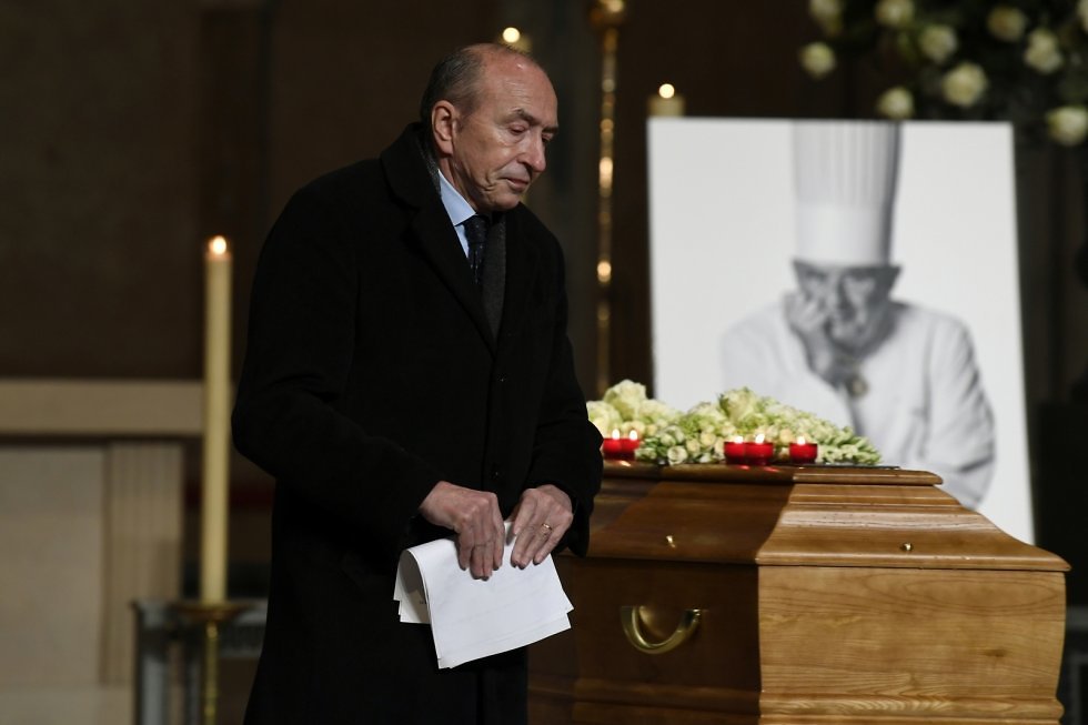 שר הפנים הצרפתי, ז'ראר קולומב, לאחר שנשא נאום בלוויה (  ) (  )