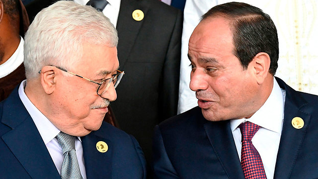 Egyptian President Sisi (R) and Abbas (Photo: AFP)