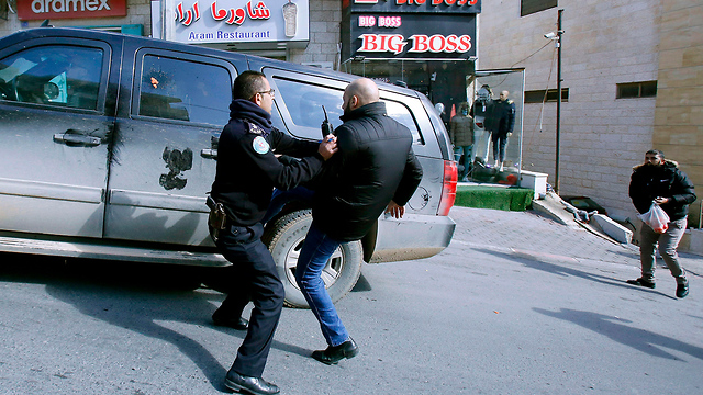 Protesters kicking US diplomatic vehicle (Photo: AFP)