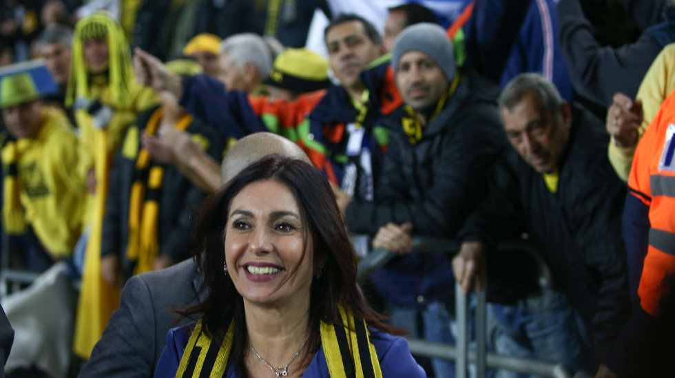 Sports Minister Regev in the Teddy stands at a Betar game (Photo: Ohad Zwigenberg)