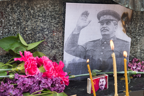 Портрет Сталина на могиле Неизвестного солдата. Фото Igor_Astakhovi shutterstock: 
