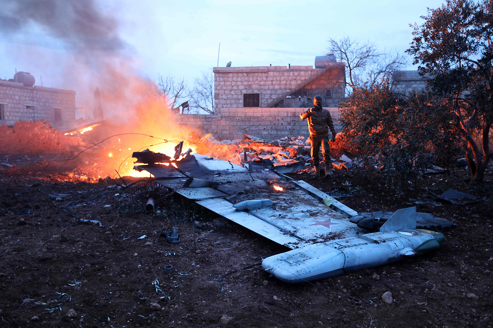 הטייס התאבד כדי לא ליפול בשבי. שברי המטוס באידליב (צילום: AFP) (צילום: AFP)