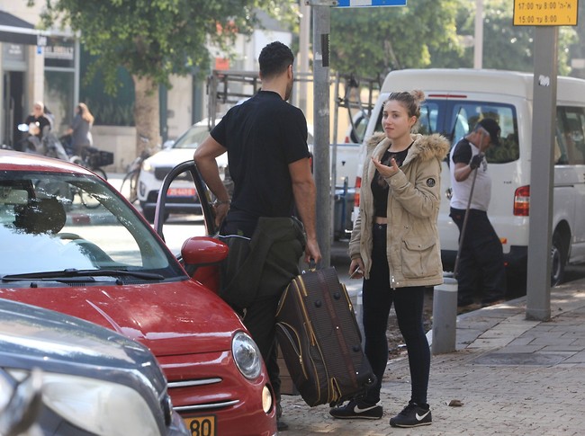 "אבל למה?" (צילום: מוטי לבטון) "אבל למה?" (צילום: מוטי לבטון)