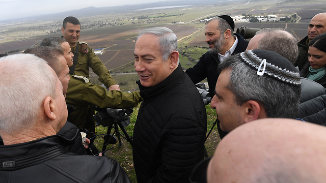 PM Netanyahu (center) and members of the Security Cabinet touring the Golan Heights near the Lebanese border (Photo: Kobi Gideon/GPO)