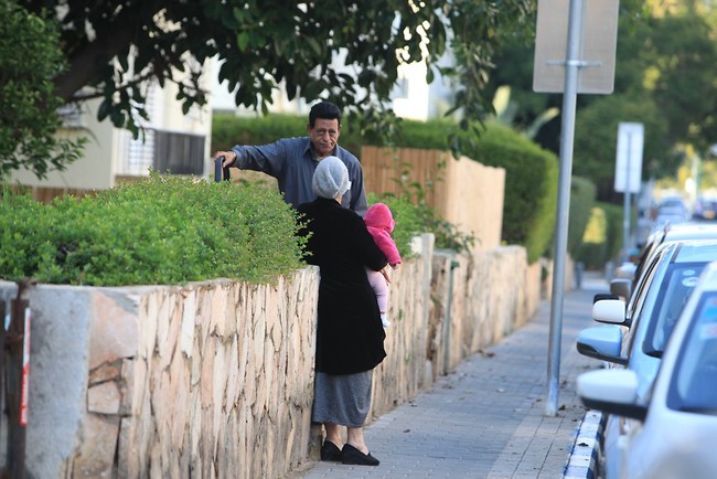 "מצלמים אותנו בחייאת יהודית" (צילום: מוטי לבטון) "מצלמים אותנו בחייאת יהודית" (צילום: מוטי לבטון)