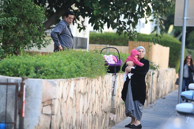 משגיחים. תבורי ויהודית באומן (צילום: מוטי לבטון) משגיחים. תבורי ויהודית באומן (צילום: מוטי לבטון)