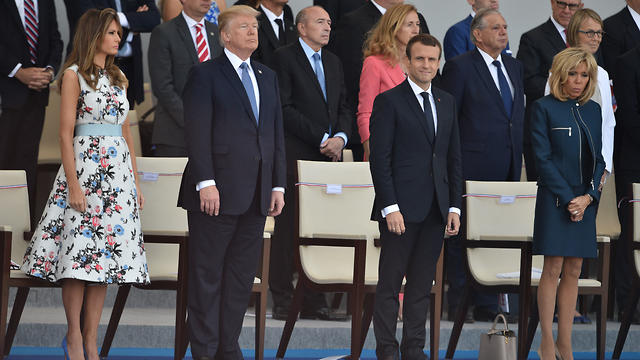 טרמאפ ומלניה צופים במצעד הצרפתי עם נשיא צרפת מקרון ורעייתו (צילום: TNS) (צילום: TNS)