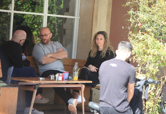 "שוב אתם?" (צילום: מוטי לבטון) "שוב אתם?" (צילום: מוטי לבטון)