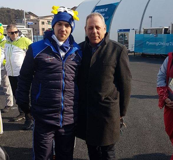 יגאל כרמי עם ולדיסלב ביקנוב (צילום: פייסבוק הוועד האולימפי)