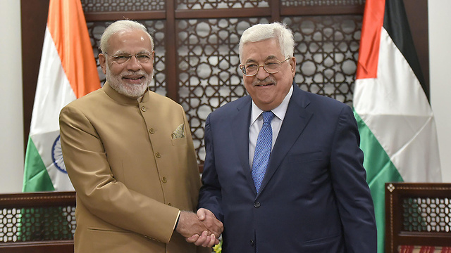 Abbas with Indian PM Modi (Photo: AFP)