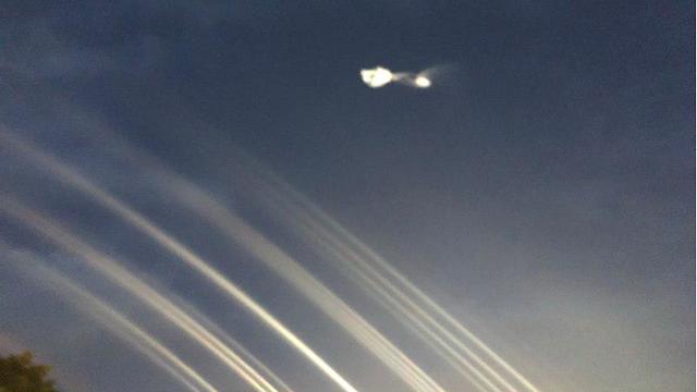 Missile trails in the Shfela (Photo: Assaf Porat)