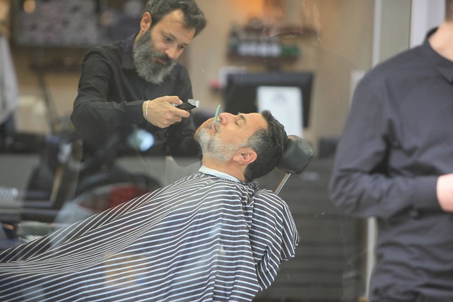 מתפנק (צילום: מוטי לבטון) מתפנק (צילום: מוטי לבטון)