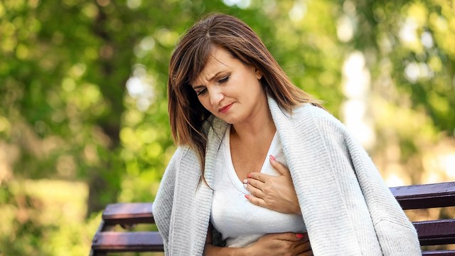 נשים מעשנות הנוטלות גלולות למניעת הריון נמצאות בסיכון מוגבר ללקות במחלות לב (צילום: shutterstock) (צילום: shutterstock)
