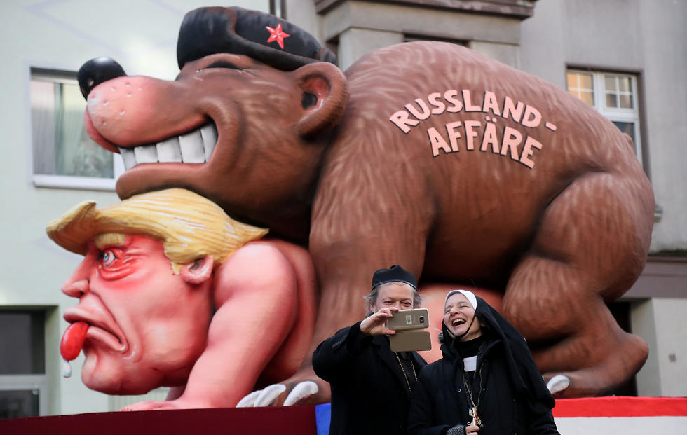ה"דוב הרוסי" ונשיא ארה"ב (צילום: EPA) (צילום: EPA)