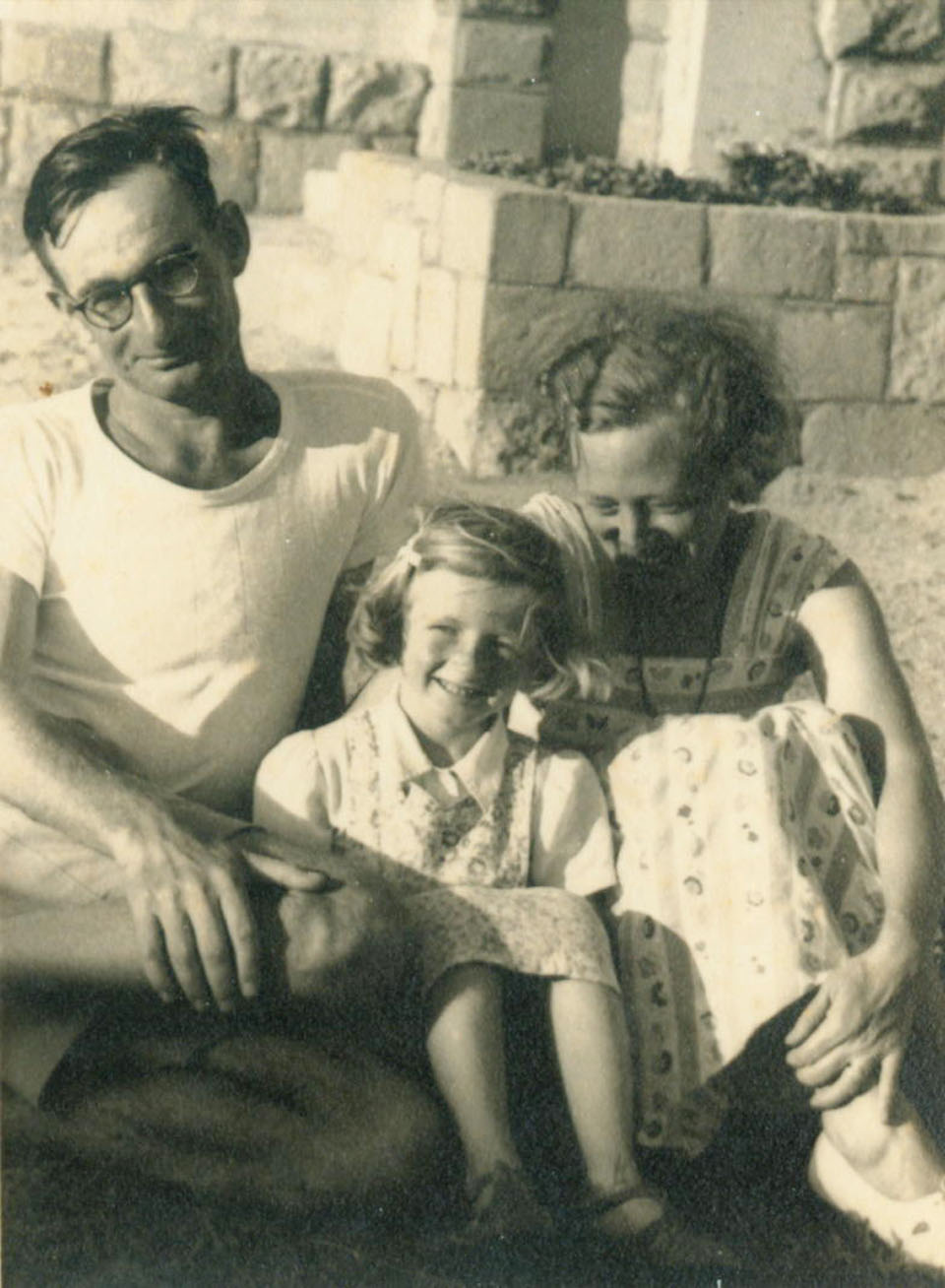 Маленькая Далия с отцом Вернером и матерью Розой