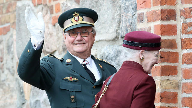 ביקש להיקבר בנפרד מרעייתו. הנסיך הנריק ומלכת דנמרק מרגרט (צילום: EPA) (צילום: EPA)