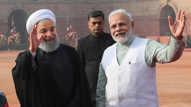 ראש ממשלת הודו עם נשיא איראן רוחאני (צילום: AP) (צילום: AP)
