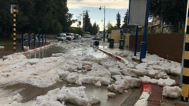 Hail in Kiryat Malachi (Photo: Elad Zohar)