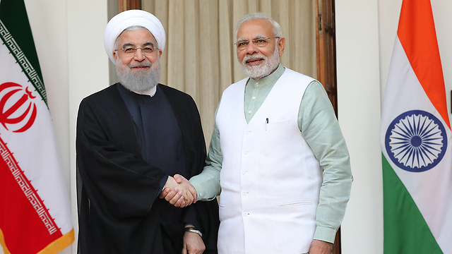 "סנקציות חד-צדדיות". ראש ממשלת הודו נרנדרה מודי ונשיא איראן חסן רוחאני (צילום: EPA) (צילום: EPA)