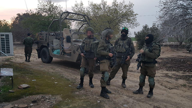 IDF forces near the site of the explosion (Photo: Barel Efraim)