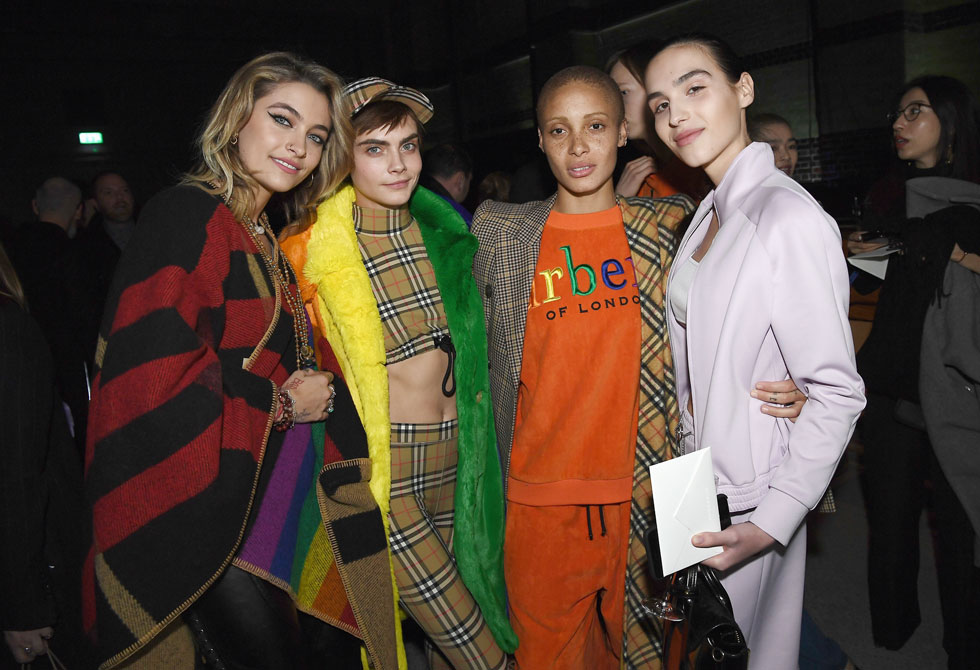 הדוגמניות מבלות בשבוע האופנה בלונדון. משמאל: פריס ג'קסון, קארה דלווין, אדווה אבואה ומקסים מגנוס (צילום: Gettyimages)