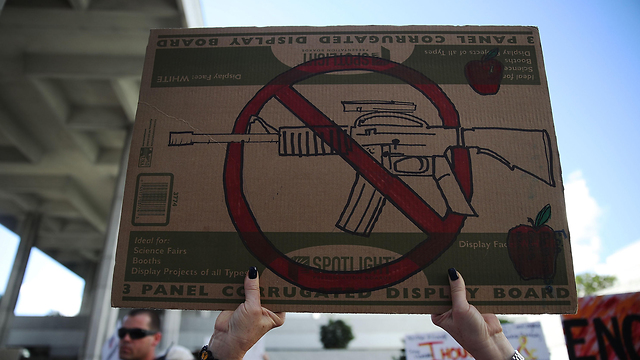 הפגנה אחרי הטבח בפלורידה (צילום: AFP) (צילום: AFP)