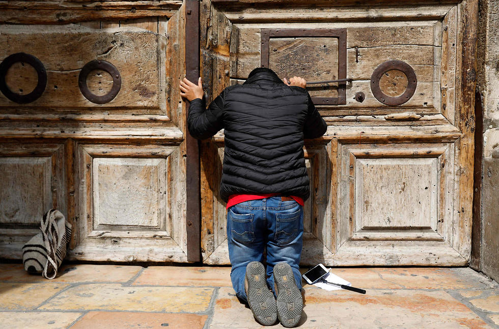 Врата храма закрыты. Фото: AFP